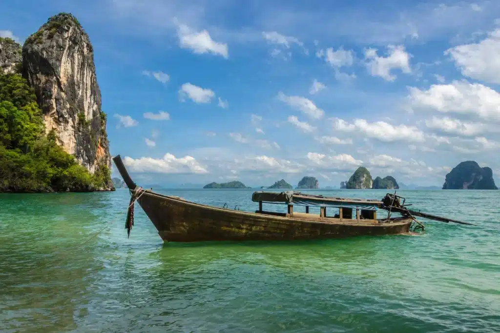 การเดินทางไปเกาะห้อง