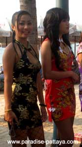 thai girls pattaya beach